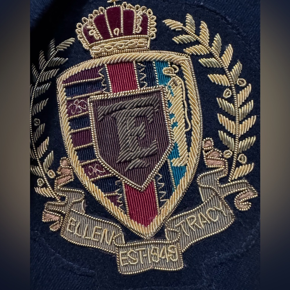Vintage 90’s Ellen Tracy Navy Wool Blazer w/Iconic Embroidery crest logo -Size 6 - Picture 2 of 7